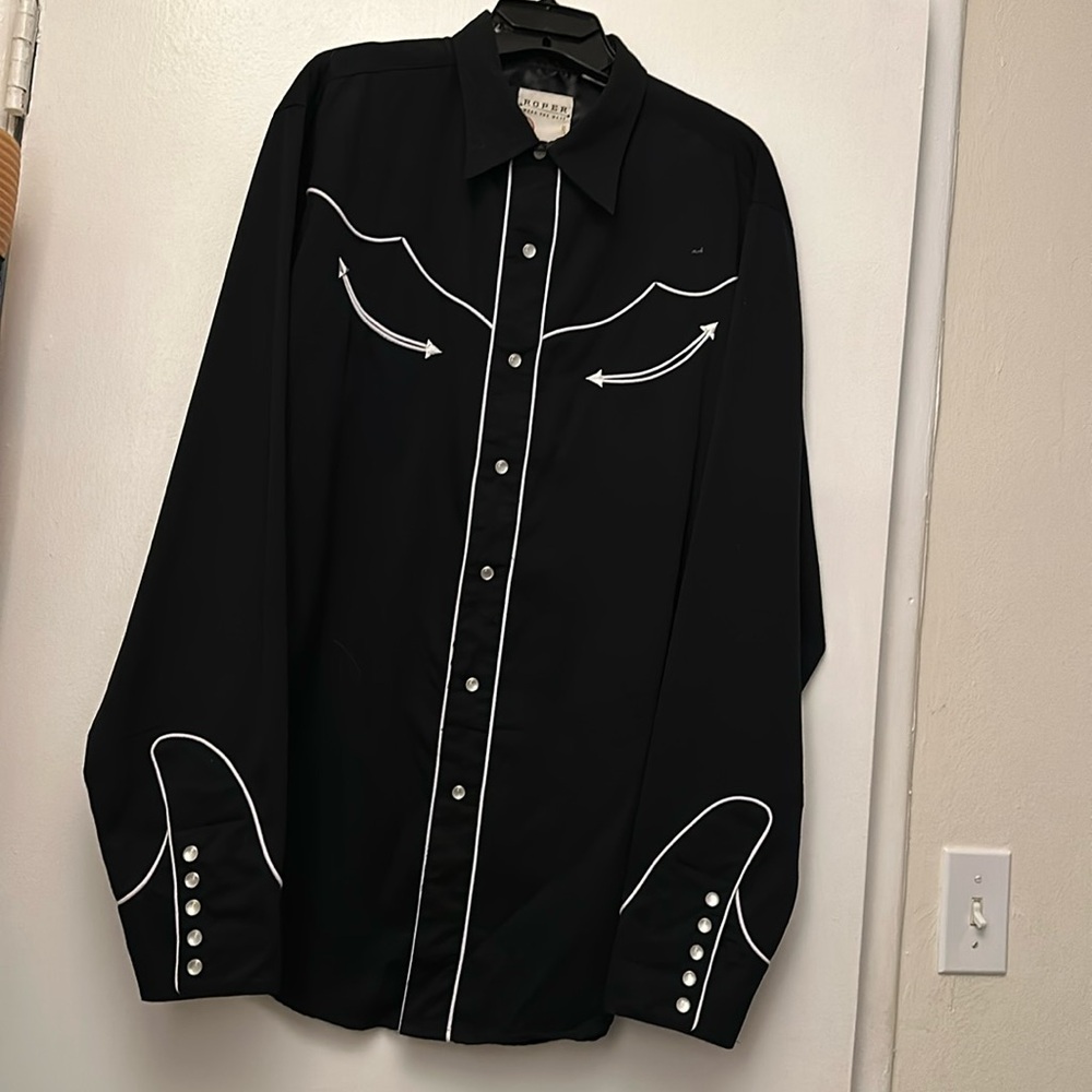 Selling to open room in my closet .